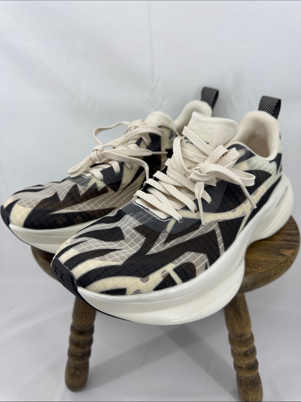 NWOT Brandblack Mens Kaiju Sneakers in Ivory & Black Geometric Shapes Grid, 7.5
